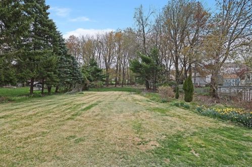 15 Benneville Rd, Milford CT  06461-2432 exterior