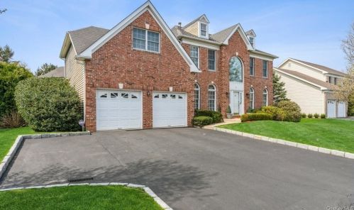 5 Mcguiness Ln, White Plains, NY 10605-5123