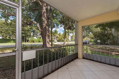900 8th Ave, Naples FL  34102-0081 exterior