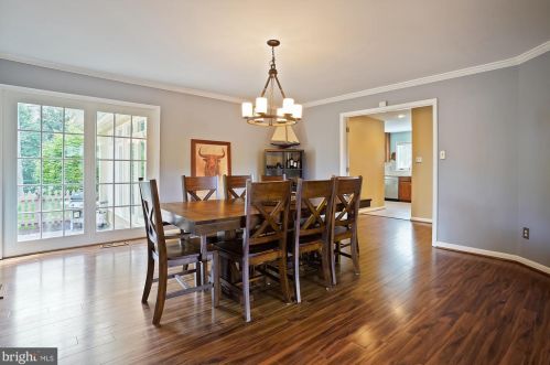 9111 Meadowcreek Ln, Lorton VA  22079-3238 exterior