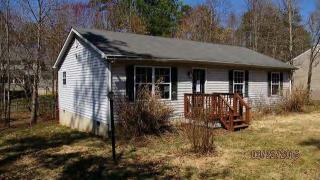 30 Monish Dr, Bybee, VA 22963-2912