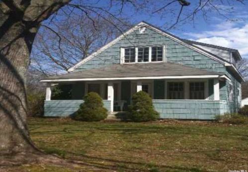 63 Shore Rd, Mount Sinai, NY 11766-1419