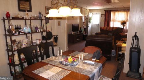 208 Chestnut Ave, Camden NJ  08109-2049 exterior