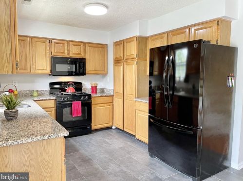 76 Shrewsbury Pl, Princeton NJ  08540-6315 exterior