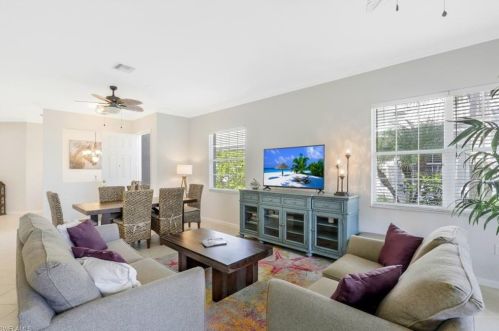 4542 Cardinal Cove Ln, Naples, FL 34114-9486