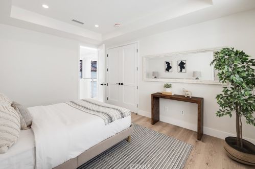 1813 Walnut Ave, Manhattan Beach CA  90266-5018 exterior