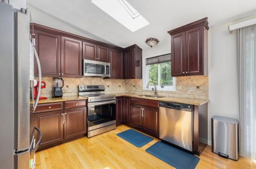 86 Hilltop Dr, Providence RI  02919-3013 exterior