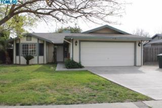 1247 Bass Cir, Hanford, CA 93230-3284
