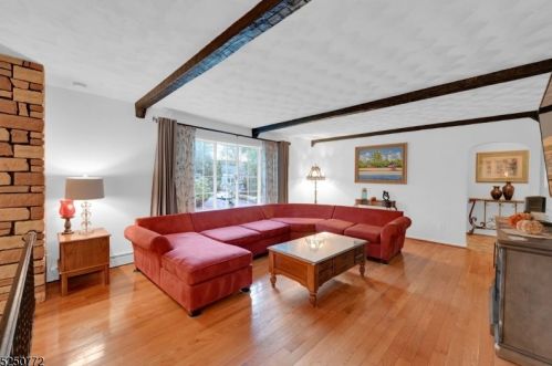 81 Mountain Cir, West Milford Lakes NJ  07480-3211 exterior