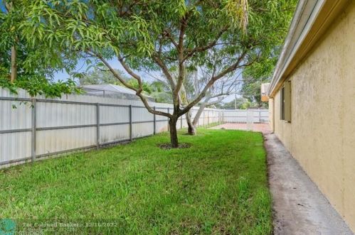 6901 16th St, Hollywood FL  33023-2025 exterior