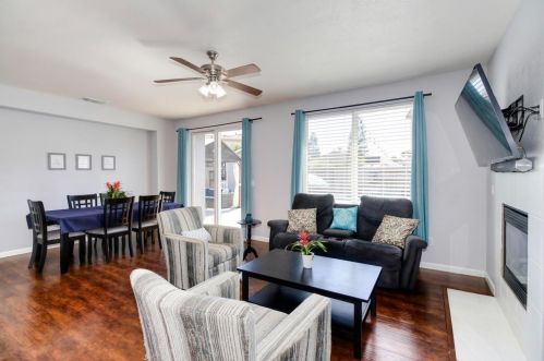 9674 Two Harbors Dr, Elk Grove CA  95624-4491 exterior