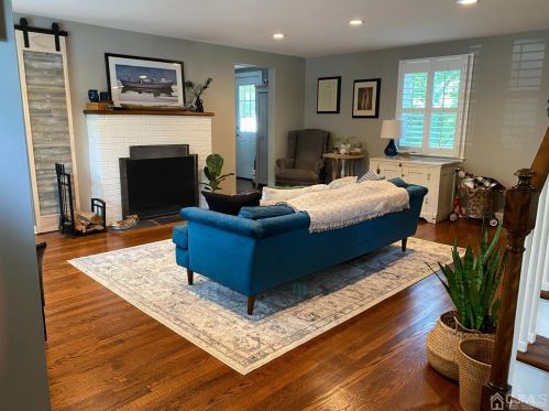 1 Grant Ct, Metuchen, NJ 08840-2311