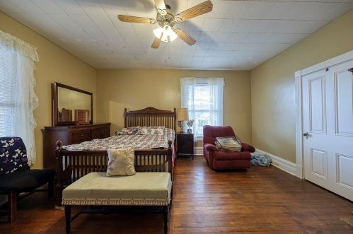 725 10th Ave, Whitaker PA  15120-1922 exterior