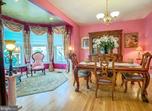 32 Sunrise Ct, Southampton PA 18966-1981 exterior