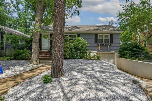 704 Barberry Dr, Bricktown, NJ 08723-4206