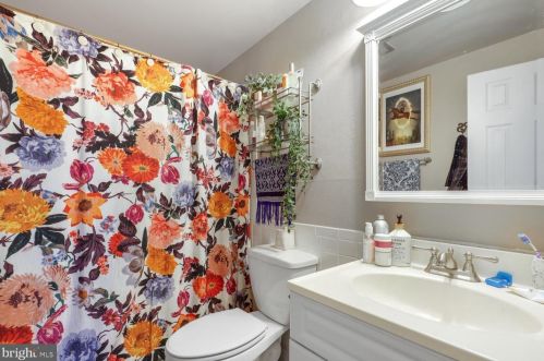 13705 Kerrydale Rd, Woodbridge VA  22193-4710 exterior