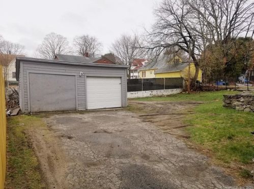 14 Marshall St, Putnam, CT 06260-1404