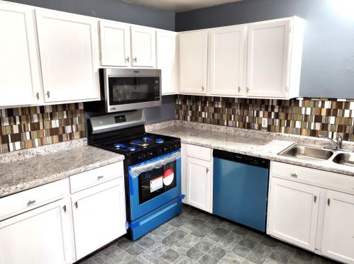 6007 Calumet Rd, Milwaukee, WI 53223-4111