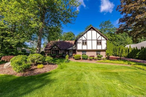 5 Mano Ln, Bristol, CT 06010-2267