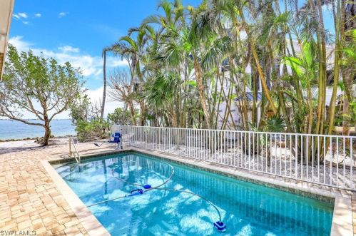 1175 Bird Ln, Sanibel FL  33957-3507 exterior