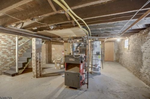 44 Oak St, East Orange NJ  07018-2822 exterior