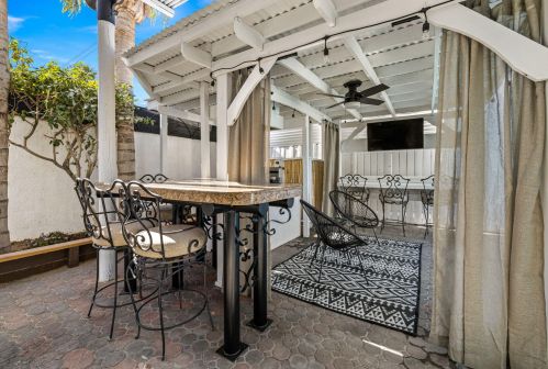 52815 Avenida Alvarado, La Quinta CA  92253-3318 exterior