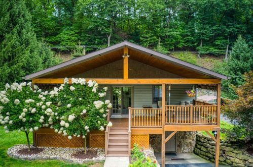 3008 White Tail Ln, Pittsburgh, PA 15209