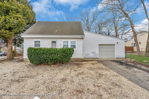 1741 Lakeside Dr, Lacey NJ  08731-3211 exterior