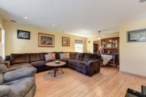 102 Seafarer Ct, Folsom CA  95630-2332 exterior