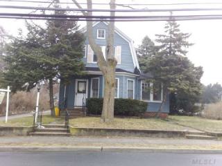 322 Felter Ave, Hewlett, NY 11557-1132