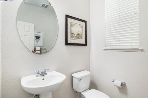 7056 Mariposa Ln, Pleasanton CA  94568-2569 exterior