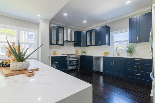 2726 Beverly Rd, Milwaukee WI  53211-2438 exterior