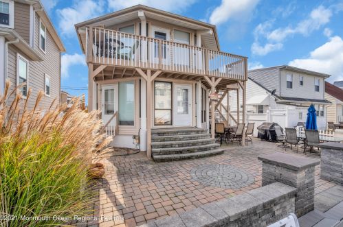 406 Eisenhower Ave, Pelican Island NJ  08751-1625 exterior