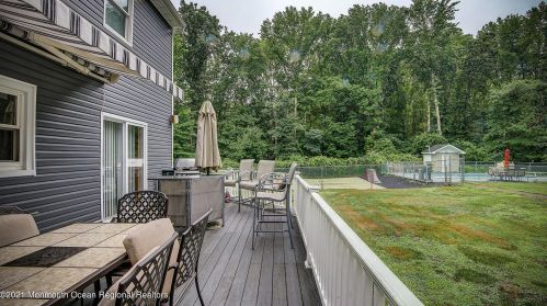 7 Syngle Way, Morganville, NJ 07751-1266