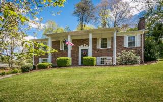 204 Brookfield Dr, Kingsport, TN 37663-3549