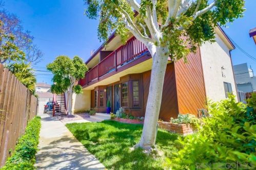 1050 Emerald St, San Diego, CA 92109-2858