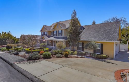 2035 Mango Gln, Vista, CA 92084-4800