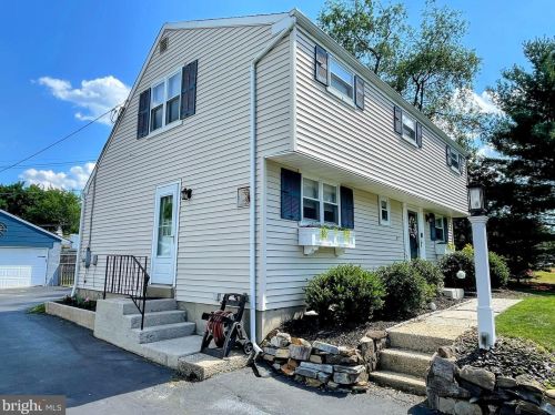 117 Deep Hollow Rd, Norristown, PA 19406-2220
