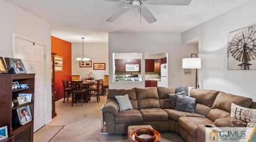 16 Willow Ct, Trenton NJ  08619-4626 exterior