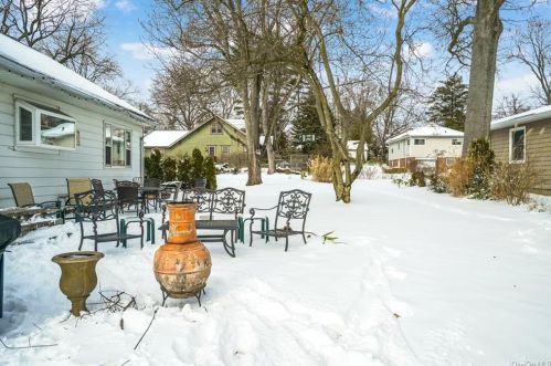 42 Avondale Rd, White Plains NY  10605-4641 exterior