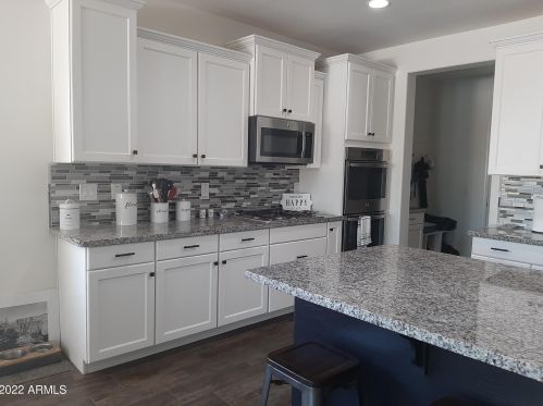 6936 86th Ln, Glendale, AZ 85305