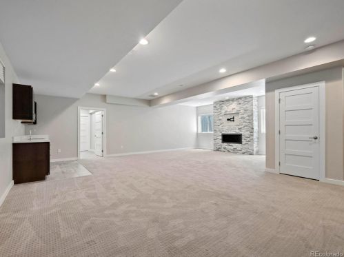 1140 Cook St, Denver CO 80205-5010 exterior