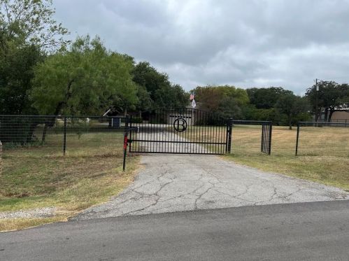 110 Wood Dale Dr, Burleson, TX 76028-3600