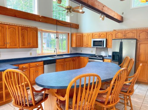 102 Main St, Kingston, NH 03848-3212