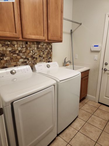 1549 Maple Valley St, Manteca CA 95336-5127 exterior