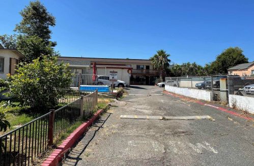468-72 Los Angeles Dr, Vista, CA 92083-3553