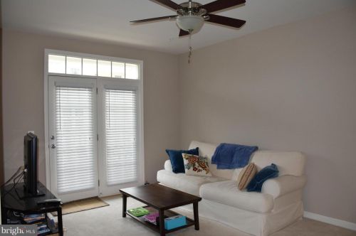 19199 Winmeade Dr, Leesburg VA  20176-6520 exterior