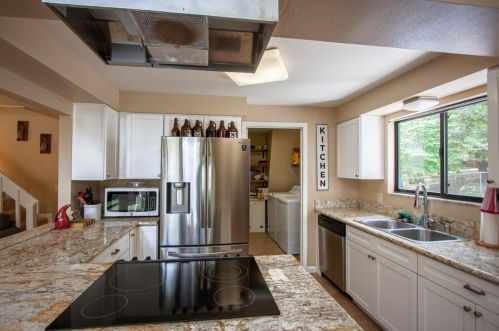 6494 Greenleaf Ln, Pacific House, CA 95726-9317