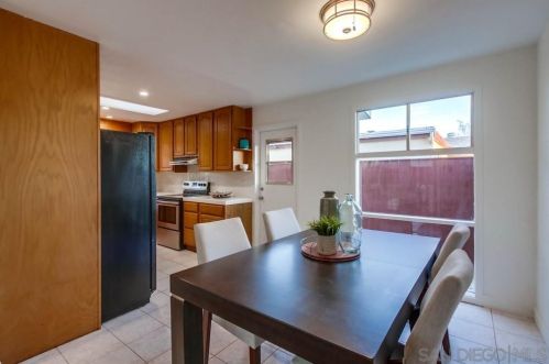 5027 Glasgow Dr, San Diego CA 92117-1037 exterior