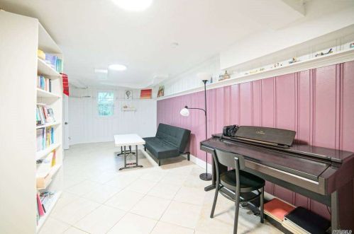 25 Ascot Rdg, Great Neck NY  11021-2900 exterior